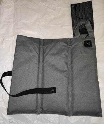 ダイソー USB式あったか折りたたみ座布団