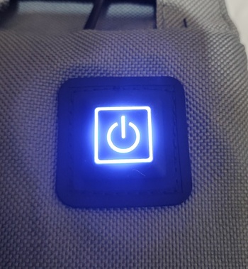 ダイソー USB式あったか折りたたみ座布団